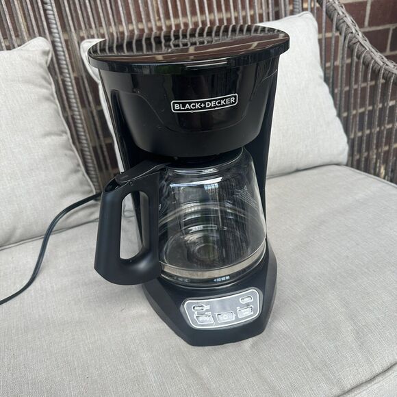 BLACK+DECKER 12-Cup Digital Coffee Maker, Programmable, Washable Filter, Black - Picture 2 of 5